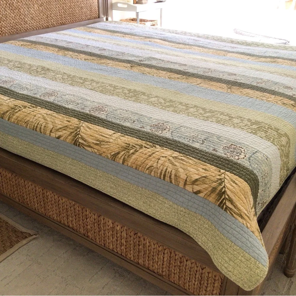 New set of Queen Quilt and two standard pillow shams cases